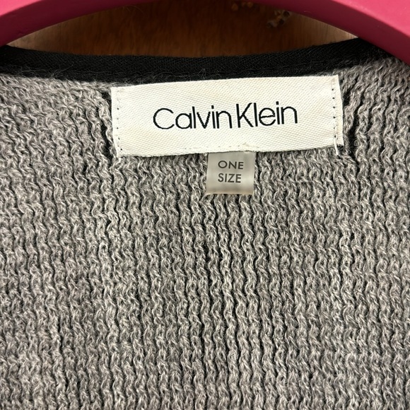 Calvin Klein Asymmetrical Cape Poncho Wrap Scarf, Reversible Black/Grey, One Sz - Picture 2 of 6